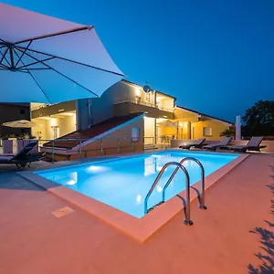 https://villa-petra-zadar-23000.hotelinzadar.com