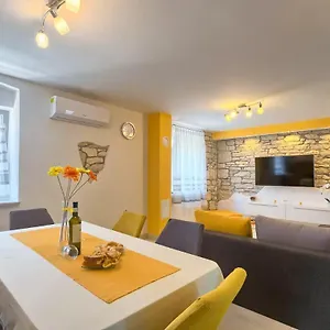 https://apartment-viola-2019.pula-hotels.org